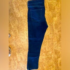 Women’s mid rise slim Levi’s jeans 14L dark